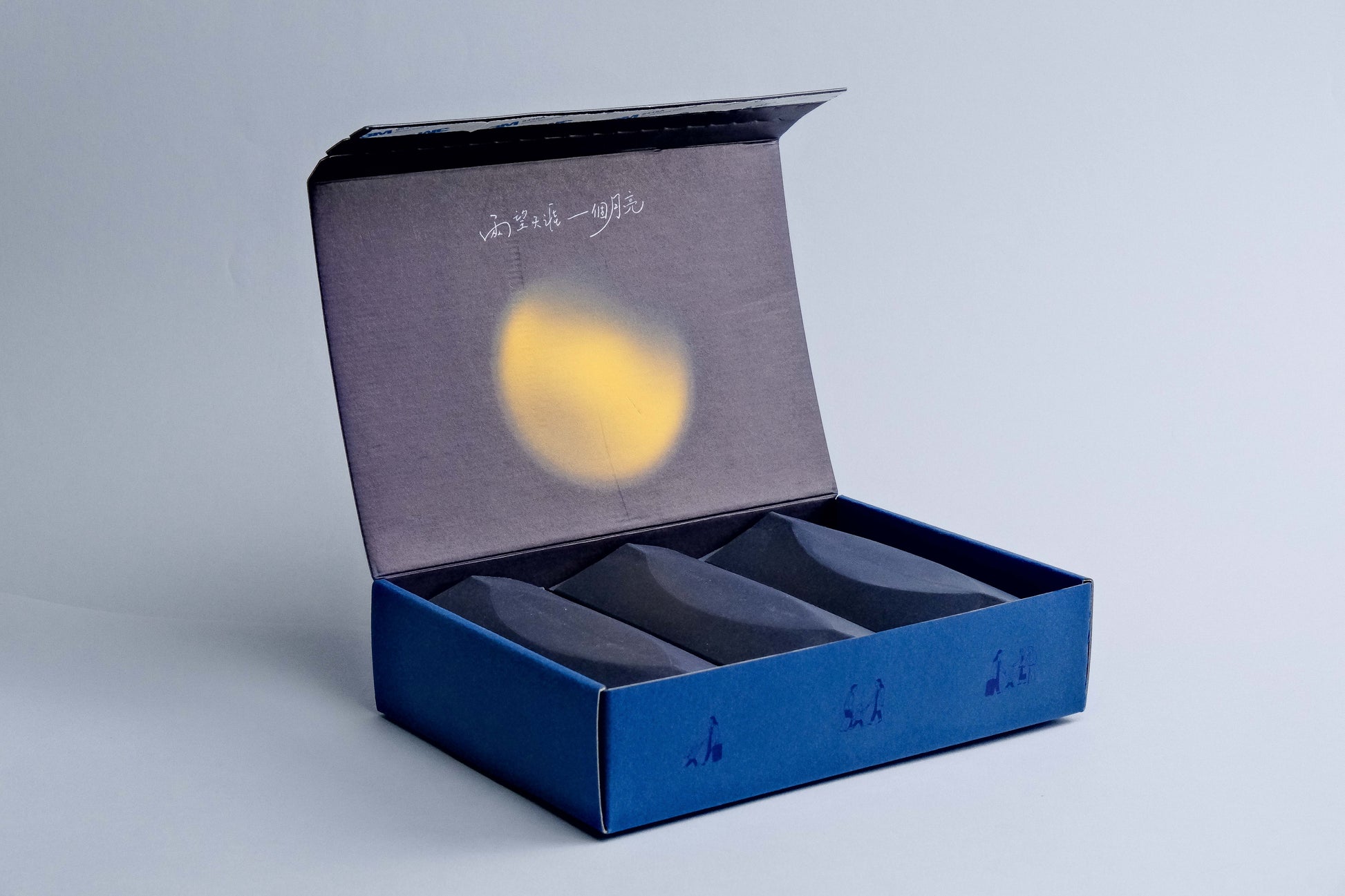 圓月月餅禮盒(六件三款口味)Full Moon Assorted Gift box (Box of 6)