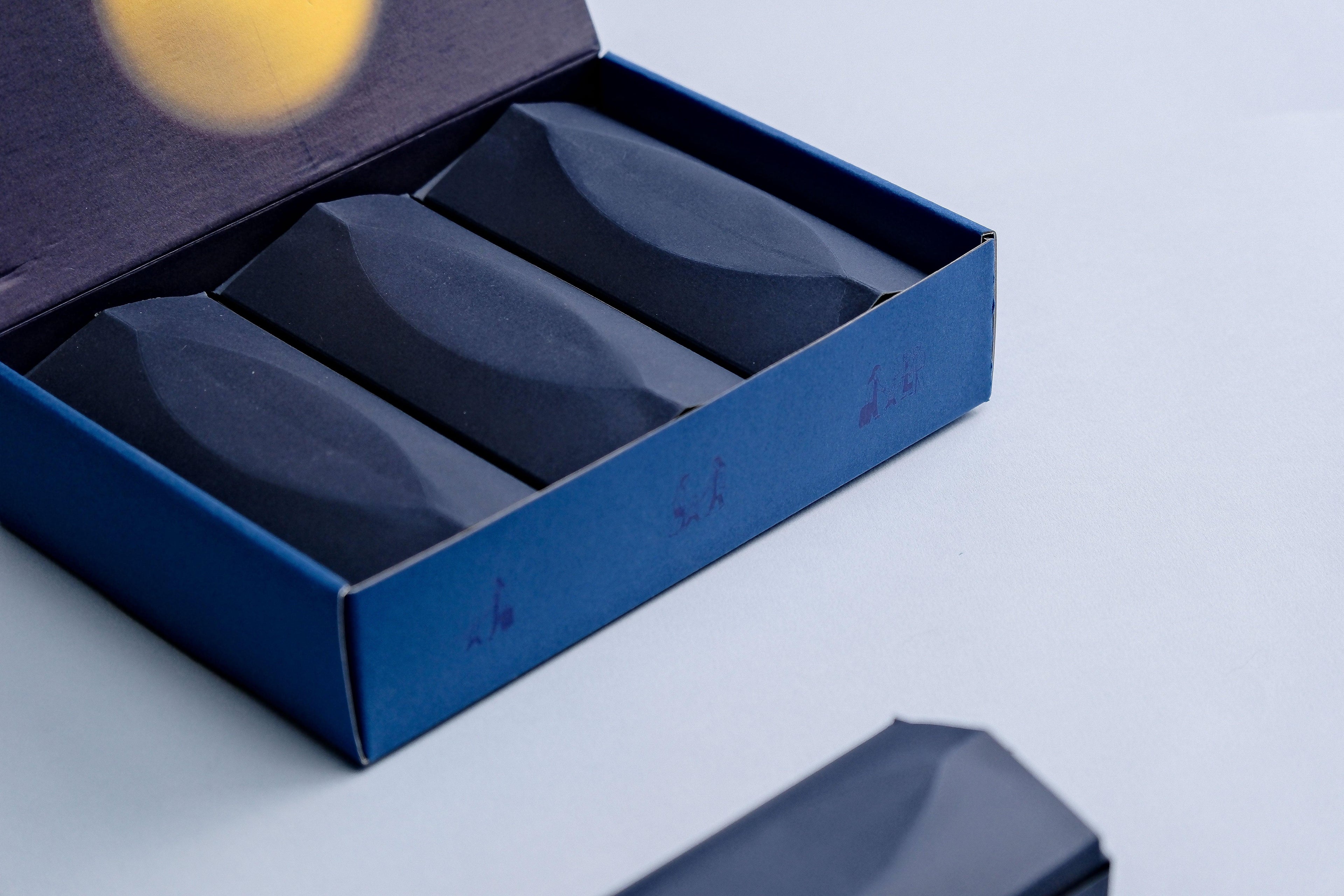 圓月月餅禮盒（六件三款口味）Full Moon Assorted Gift box  (Box of 6)