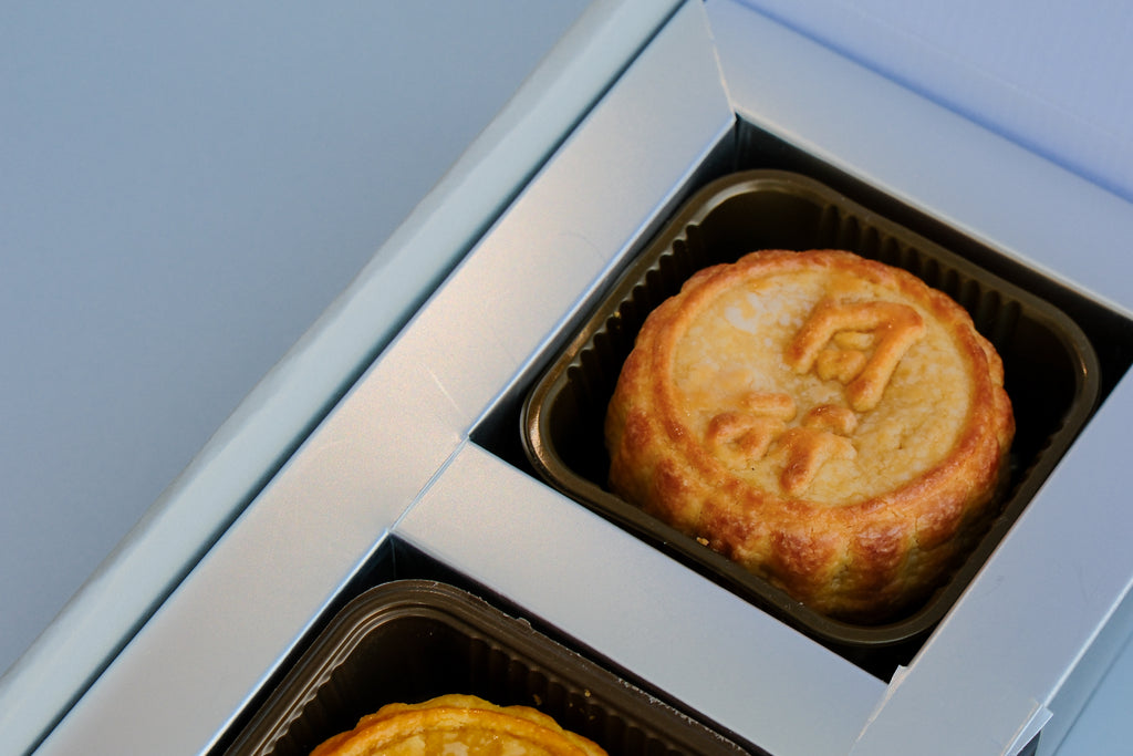 同行搬屋 - 奶黃月餅（特別版4件禮盒裝） Together Logistics - Custard Mooncake (Box of 4)