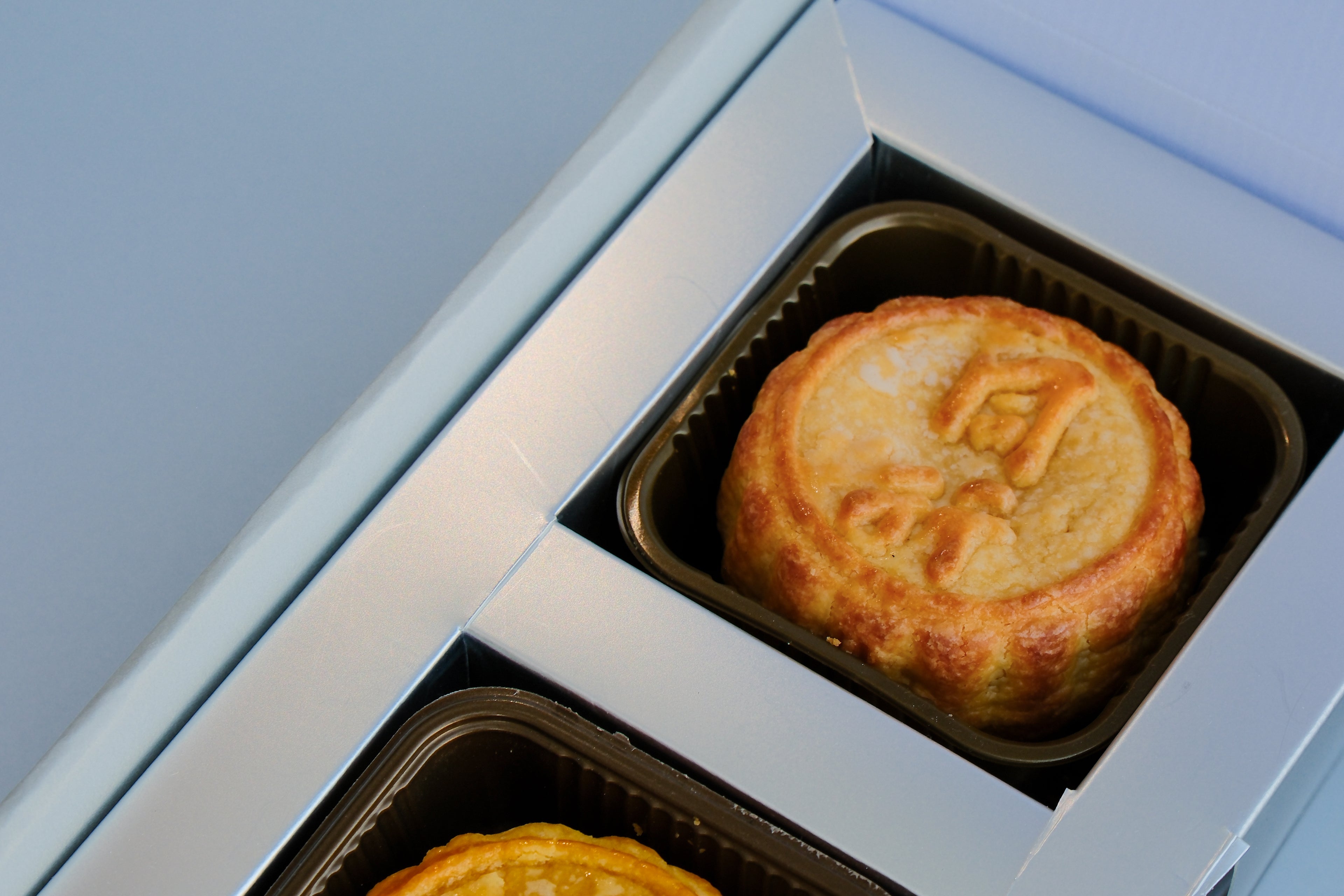 同行搬屋 - 奶黃月餅（特別版4件禮盒裝） Together Logistics - Custard Mooncake (Box of 4)