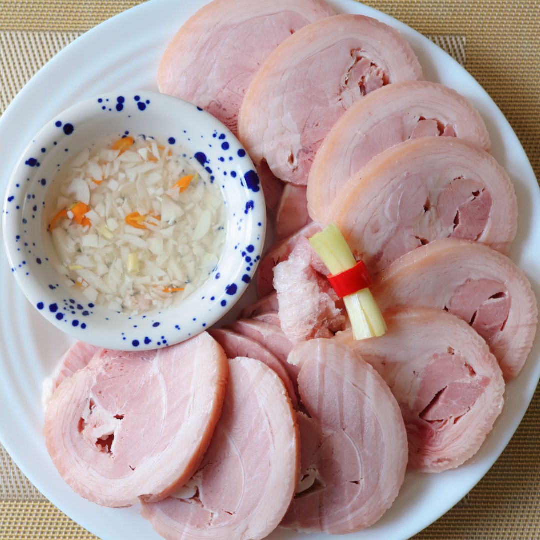 白滷水燻蹄 White Soy-Braised Smoked Pork Hock